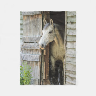 Couverture Polaire Chevaux de jument gris et de grange
