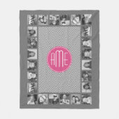 Couverture Polaire Chevrons gris et rose avec Monogramme personnalisé (Devant)