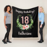 Couverture Polaire Chic 18th Birthday Pink Parties scintillant Name<br><div class="desc">Joyeux 18e anniversaire Parties scintillant rose floral Wreath Fleece Blanket. Customisez le nom et le message de bienvenue de la fille d'anniversaire.</div>