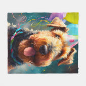 Couverture Polaire Chien Airedale avec casquette d'anniversaire et ba (Devant (Horizontal))