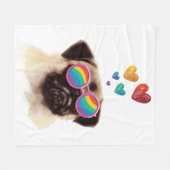 Couverture Polaire Chien Carlin avec coeurs Saint-Valentin (Devant (Horizontal))