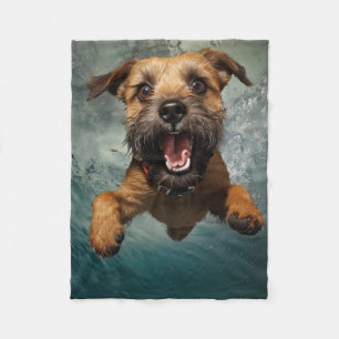 Couverture Polaire Chien joueur nageant sous l'eau Design