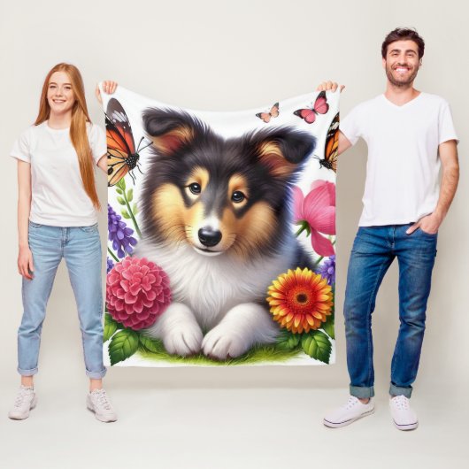 Couverture Polaire Chien-mouton Shetland avec fleurs et papillons (En situation)