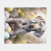 Couverture Polaire Chien Weimaraner avec oeufs de Pâques vacances (Devant (Horizontal))