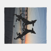 Couverture Polaire Chiens dansants sur la plage (Devant (Horizontal))