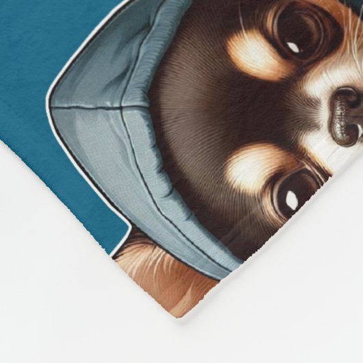 Couverture Polaire Chihuahua dans un Sweatshirt à capuchon tenant du  (Coin)