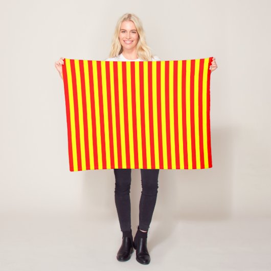 Couverture Polaire china kyrgyzstan spain flag stripes red yellow pat (En situation)