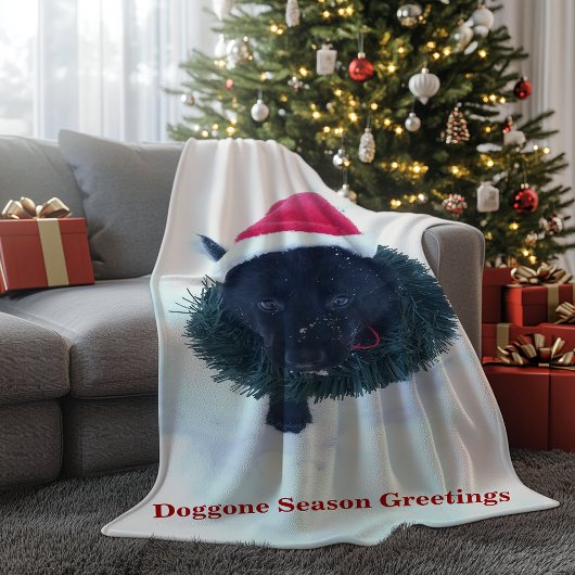 Couverture Polaire Chiot noir allemand dans une couronne