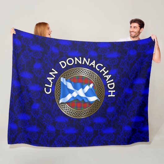 Couverture Polaire Clan Donnachaidh | Robertson Tartan Knot & Flag (En situation)