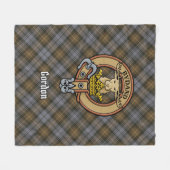 Couverture Polaire Clan Gordon Crest sur Tartan Patiné (Devant (Horizontal))