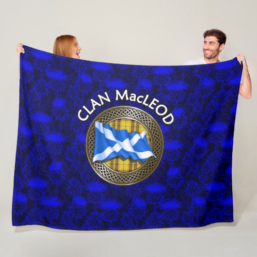Couverture Polaire Clan MacLeod Tartan Knot & Drapeau (En situation)