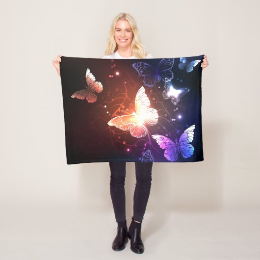 Couverture Polaire Clowing Night Butterflies (En situation)