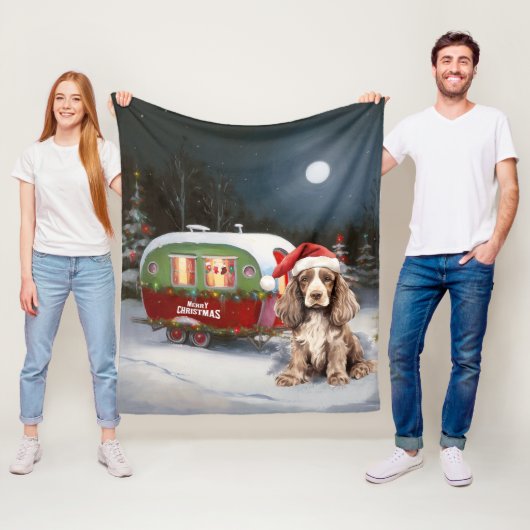 Couverture Polaire Cocker d'hiver Spaniel Caravan Christmas Adventure (En situation)