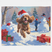 Couverture Polaire Cocker Spaniel coule dans la neige avec le Casquet (Devant (Horizontal))