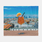 Couverture Polaire Cocktail Spritz sur une table avec vue sur Milan (Devant (Horizontal))