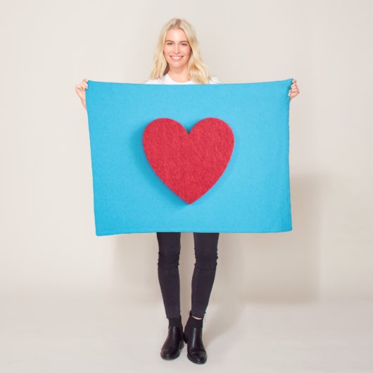 Couverture Polaire Coeur d'amour rouge (En situation)