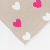 Couverture Polaire Coeurs magenta rouge et blanc sur beige (Coin)
