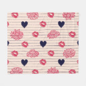 Couverture Polaire Coeurs rouges, lèvres, marguerites motif. (Devant (Horizontal))