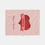 Couverture Polaire Coeurs rouges sur rose (Devant (Horizontal))