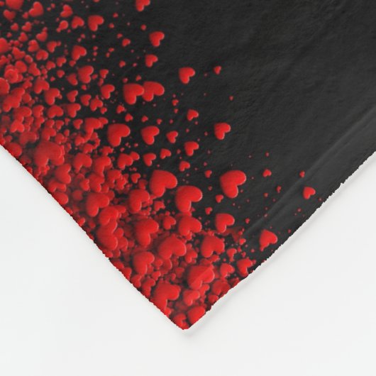 Couverture Polaire Cœurs rouges sur serviette noire (Coin)