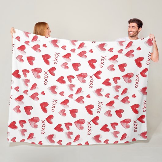 Couverture Polaire Cœurs rouges XOXO (En situation)