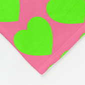 Couverture Polaire Coeurs verts brillants sur rose (Coin)