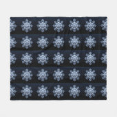 Couverture Polaire Conception de flocon de neige complexe sur fond bl (Devant (Horizontal))