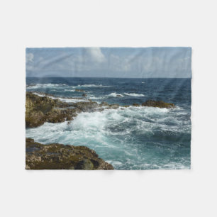 Couverture Polaire Côte rocheuse d'Aruba et océan bleu