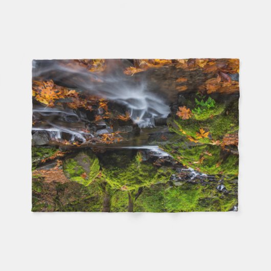 Couverture Polaire Couleurs d'automne le long des chutes de Starvatio (Devant (Horizontal))