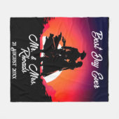 Couverture Polaire Cowboy et mariée au Mariage Sundown (Devant (Horizontal))
