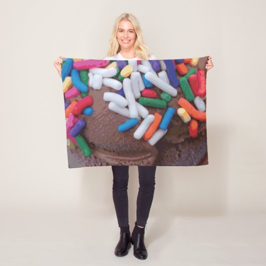 Couverture Polaire Crème glacée au chocolat foncé avec arrosage arc-e (En situation)