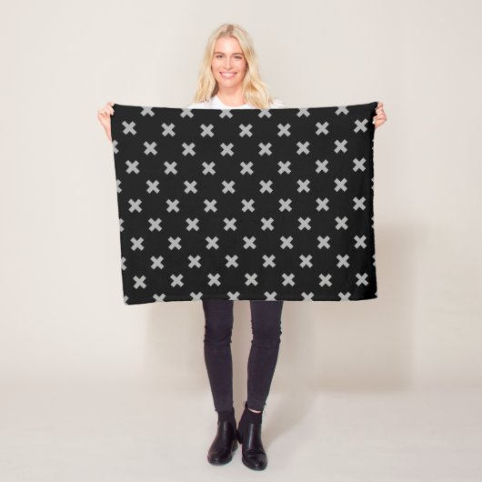Couverture Polaire Crochets gris sur le noir (En situation)