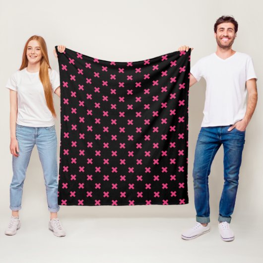 Couverture Polaire Crochis Fuchsia sur noir (En situation)
