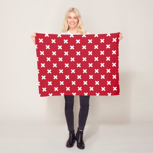 Couverture Polaire Croix blanche sur le rouge (En situation)