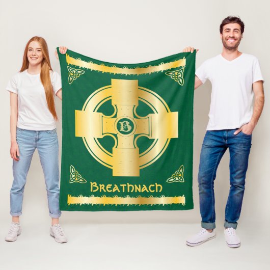 Couverture Polaire Croix celtique et lettre de noeud B Monogramme et (En situation)