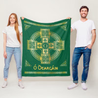 Croix celtique et lettre de noeud O Monogramme et