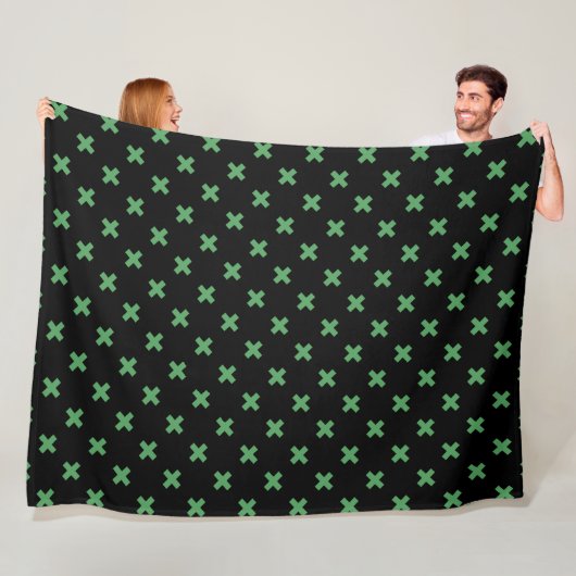 Couverture Polaire Croix verte coutures sur noir (En situation)