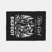 Couverture Polaire Croyante fille Bigfoot sasquatch cryptide forêt (Devant (Horizontal))