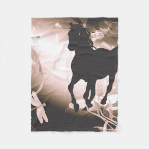 Couverture Polaire Cru, silhouette noire de cheval