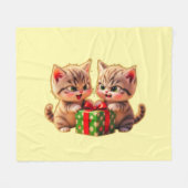Couverture Polaire **Cute Kittens Fighting Over a Gift – Funny Christ (Devant (Horizontal))