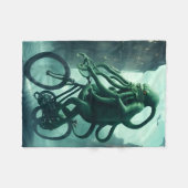 Couverture Polaire Cycliste Eldritch : Cthulhu fait du vélo (Devant (Horizontal))