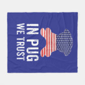 Couverture Polaire Dans le carlin nous faisons confiance au drapeau (Devant (Horizontal))