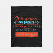 Couverture Polaire Dans Nos Moments Les Plus Sombres, Nous Devons Con (Devant)