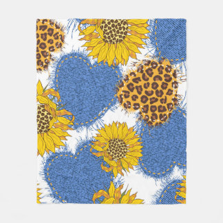 Couverture Polaire Denim hearts made of fabric with torn edges and le