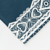 Couverture Polaire Dentelle blanche rétro avec papillons sur un bleu (Coin)