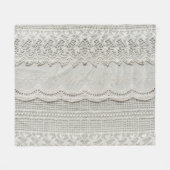 Couverture Polaire Dentelle blanche subtile, gros plan textile. (Devant (Horizontal))