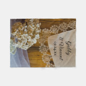 Couverture Polaire Dentelle de campagne et fleurs Mariage de grange (Devant (Horizontal))