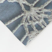 Couverture Polaire Dentelle vintage : petites roses blanches. (Coin)