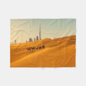 Couverture Polaire Deserts | Dubai's Skyline View with Camels (Devant (Horizontal))