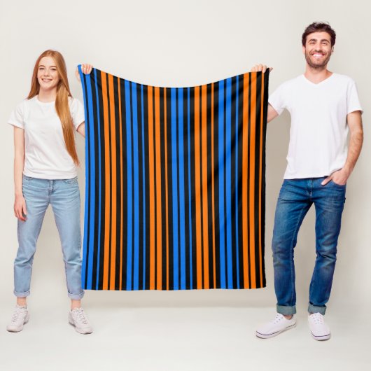 Couverture Polaire Design à rayures verticales bleu orange bleu (En situation)